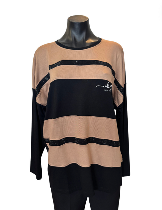Black and beige pullover