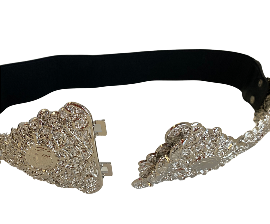 LCIBELT008 - Silver coloured decorative buckle and stretch black belt.