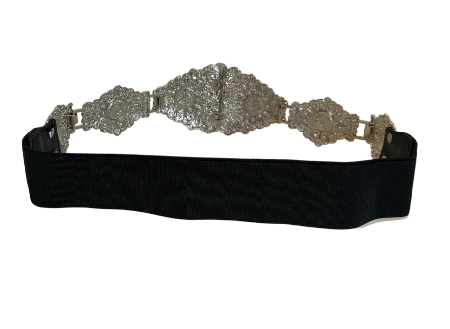 LCIBELT008 - Silver coloured decorative buckle and stretch black belt.